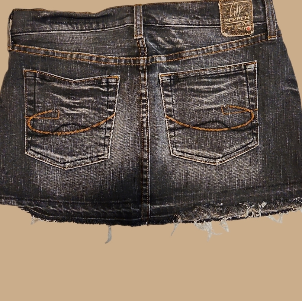 Chip & Pepper LA Denim Mini Skirt | Made in USA | Distressed Dark Wash | Size 26 - Picture 3 of 6